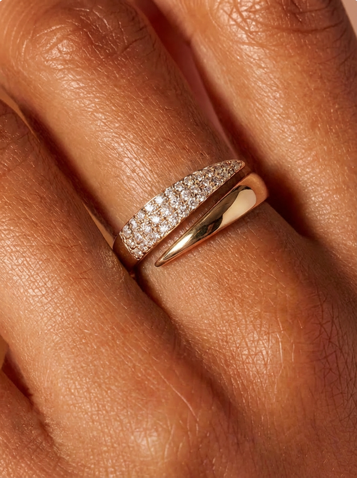 Elegant Gold Ring with Sparkling Stones