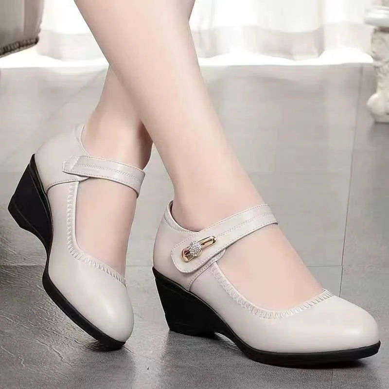 Yvonne – Elegant Mid-Heel Comfort Shoes