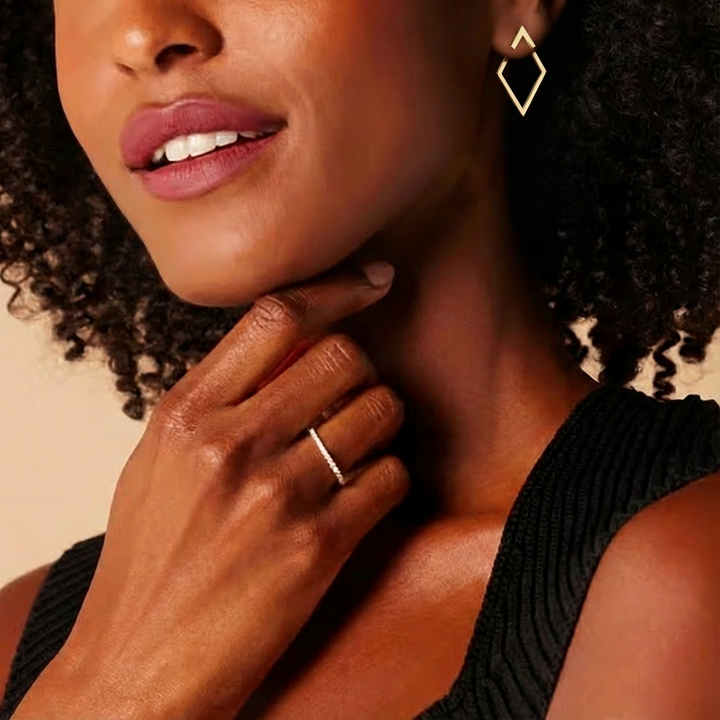 Timeless V-shaped earrings