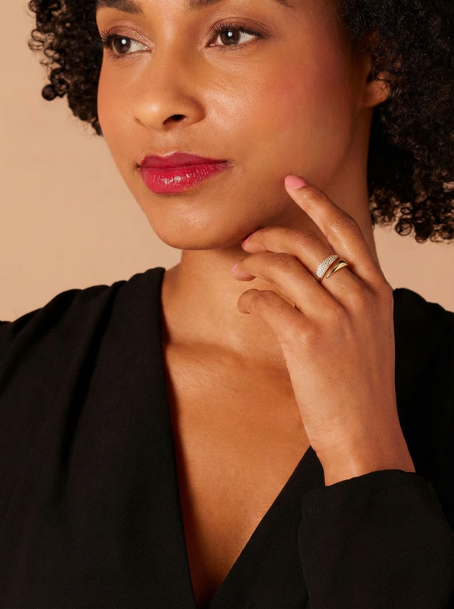 Elegant Gold Ring with Sparkling Stones